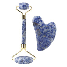 Luxe kwarts gezichtsroller voor een stralende huid, maakt de huidtextuur gladder en verbetert de bloedsomloop. Dankzij het ergonomische ontwerp met