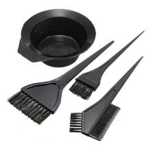 Kit de coloration capillaire maison comprenant un bol mélangeur, un pinceau applicateur, un peigne coudé réutilisable et un bol avec graduations.