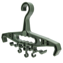 Cabide industrial de plástico para organizar coletes táticos, roupas de mergulho e equipamentos. Solução resistente para armazenamento de