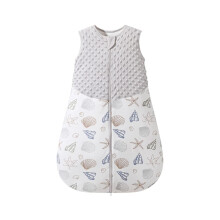 Manta vestível para bebês Warmhearted Design, sem mangas para maior conforto, com bolinhas de pelúcia para estimulação sensorial.