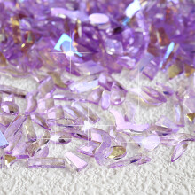 Strass para unhas, ideal para projetos de artesanato pessoais e modernos. Qualidade K9Glass com cores vibrantes estilo aurora boreal. Fácil