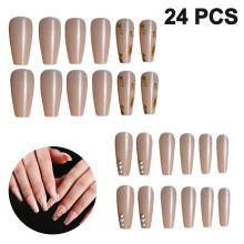 Zelfklevende nagelstickers revolutioneren je manicure, met een probleemloze applicatie van hoogwaardige ABS-nagels voor Halloweenfeestjes.