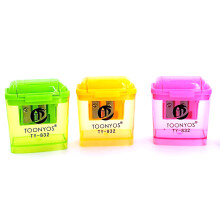 Élénk színű műanyag ceruzahegyezők, kiváló minőségű fém penge a hatékony borotválkozásért, a rendetlenségmentes használat