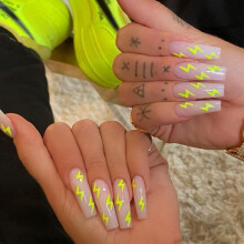 Faux ongles à coller avec garantie client, en acrylique de qualité, couverture complète, 24 pièces, pour femmes, adaptés à diverses occasions
