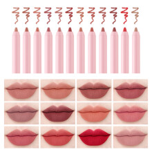 Rossetto opaco morbido, waterproof, dalla texture setosa e densa, a lunga tenuta, disponibile in 12 colori popolari, vegano e cruelty-free, perfetto