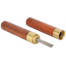 Gereedschap voor het afschuinen van leer van roestvrij staal met sandelhouten handvat. Nauwkeurige snijhoeken, comfortabele grip. Geschikt voor het