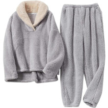 Fleece-Pyjama für Damen: Weicher, bequemer, flauschiger Pyjama mit Pullover und Hose – warme Plüschkleidung für den Winter.