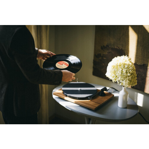 Pro-Ject E1 Phono, Plug & Play Entry-Level Turntab 1