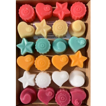Handmade Premium Quality Highly Scented Wax Melts. 24 x 5g Melts in each pack (Christmas Mix)