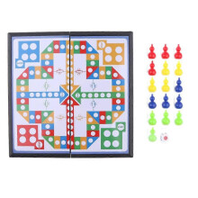 Kinder spielen Schach, magnetisches Faltschachbrett, fliegendes Schachspiel