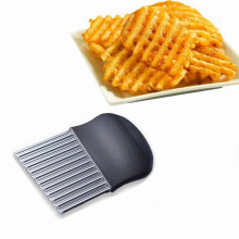 Stainless Steel Crinkle Cutter Knife with Comfort Grip, Wavy Potato Chopper for Vegetables 14cm