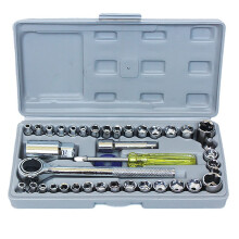 Universal Socket Wrench with Continuously Adjustable Size for Damaged Nuts and Spark Plug