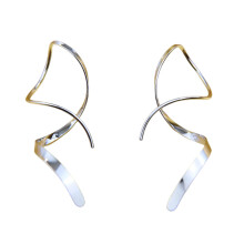 Pendientes de plata de ley de lujo, con un exclusivo diseño en espiral y un intrincado colgante para mujer. Perfectos para regalar en ocasiones