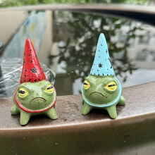 (Blue Hat) Party Frog Resin Figurine Outdoor Garden Decor Wearing Party Hat Frog Resin Craft Birthday Party Decoration