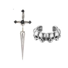 Pendientes de daga, pendientes para fiestas de Halloween con adornos de cristal, pendientes góticos punk para mujeres y hombres, pendientes de