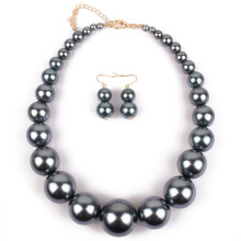 Kostümschmuck-Set aus Perlenkette und Ohrringen, klobige Perlenkette im künstlerischen Retro-Stil, elegantes und raffiniertes Accessoire mit
