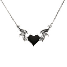 Collana con ali di pipistrello per uomo e donna, design gotico ala di diavolo, ciondolo a forma di cuore con ciondolo a pipistrello volante, collana