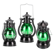 Lanterna decorativa de Halloween estilo vintage com vela e luz LED para decoração de Halloween e Natal, em cores vibrantes e tamanho compacto.