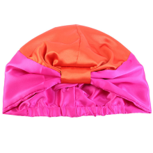 Elegante zijden hoed met kroonmotief, gemaakt van momme-zijde, verstelbare pasvorm voor soepel haar, beschermt het haar met een satijnzachte textuur.