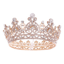 Kroon en tiara voor dames, verjaardags-, Halloween- en cosplaydecoraties met anti-allergische harde legering, glad en glanzend oppervlak en 10