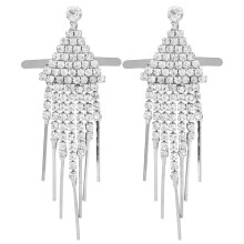 Brincos de noiva com cristais brilhantes, strass, estilo lustre, com pingentes em formato de cubo, franjas em cascata e borlas. Leves e elegantes.
