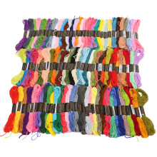 Broderigarn med regnbuefarger korsstingtråd Sterk broderigarn Premium regnbuefarger Glatt følelse Håndverkssnor Bred applikasjon Fri