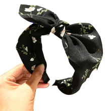 Comfortabele hoofdband voor vrouwen, tulband met bloemenprint, modieuze en elegante stijl, snelle oplossing voor een perfect kapsel.