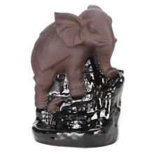Røkelsesholder med fossefall og røykeffekt, elefant, fredelig øyeblikk, håndlaget keramisk røkelse, fossefallsbrenner, mystisk atmosfære,