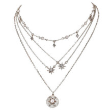 Colar com pingente moderno em estilo boêmio, estilo gargantilha, com pingente de estrela e detalhes em miçangas. Comprimento ajustável para uso