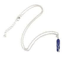 Collana con ciondolo in pietra naturale e cristallo raffigurante l'Albero della Vita e l'energia curativa del cristallo, gioiello spirituale per la