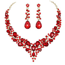 Set di collana girocollo da sposa per donna, orecchini pendenti a grappolo a goccia e bracciale scintillante con accenti di cristallo e strass,
