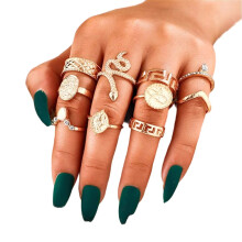 Vintage vingerringen voor dames met trendy boho-stijl, stapelbaar ontwerp en opvallende details met kristallen. Hypoallergeen materiaal.