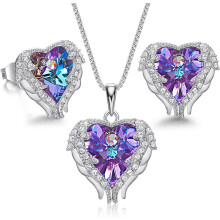 Collana con ciondolo a cuore e ali d'angelo, design senza tempo con cristalli scintillanti, accessorio alla moda per tutti i giorni, dettagli in