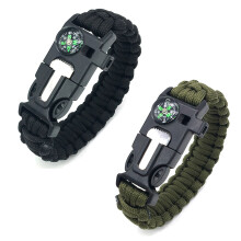 Outdoor-Überlebensausrüstung für Männer und Frauen, Feuerstarter, Kompass, Notfallwerkzeuge, multifunktionales, verstellbares Paracord-Armband