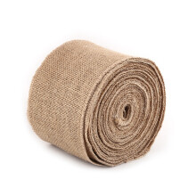 Rustikales Juteband aus natürlichem Jute-Stoff mit gesäumtem Rand, der das Ausfransen verhindert. Wiederverwendbar, im Shabby-Chic-Stil gehalten,