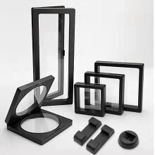 Vitrine mit transparenten, flexiblen Membranen und versiegeltem Fach für Münzen, moderner und eleganter Touch-Rahmenständer für