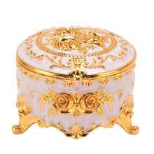 Erinnerungsbox mit melodischem Charme, Vintage-Spieluhr in runder Form, antike goldene Schmuckdose aus Metall mit floraler Gravur, Aufbewahrung für