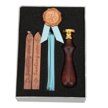 Kit de sellos de cera clásicos con iniciales, cabeza de latón y mango de madera. Incluye sellos, velas y cintas. Caja de regalo de bronce vintage.