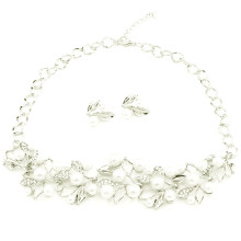Simulerade pärlblommor brudsmycken, kristall bröllopshalsband örhängen armband set, moderiktig kristall tjock halsband, enkel och delikat design