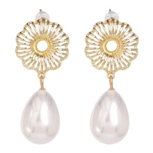 Orecchini di lusso da donna, orecchini floreali con dettagli in stile perla e accenti placcati in oro, orecchini dal design trendy realizzati con