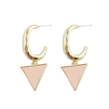 Pendientes de acero inoxidable quirúrgico, sin níquel ni plomo, con colgantes únicos. Diseño ligero y elegante, ideal para orejas sensibles.