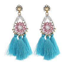 Brincos statement boêmios com design de borla de linha, brincos pendentes azul-claro com detalhes em strass e flores, fáceis de combinar com outras