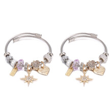Stile versatile con finitura argentata, gioielli regolabili per ragazze con simpatici ciondoli a cartone animato, bracciale in acciaio inossidabile