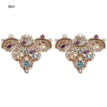 Broche feminino vintage elegante em cristal austríaco com formato de flor, ideal para casamentos. Design durável e deslumbrante, com um toque