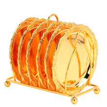 Porta-copos decorativos de liga de zinco de alta qualidade com suporte dourado para mesa de centro na sala de estar. Estilo retrô.