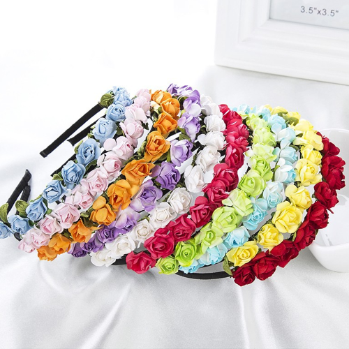 Coroa de cabelo artesanal, estilo boho, com flores artificiais e design elegante. 2