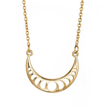 Colar Boho Lua com Pingente Delicado e Simples de Lua Crescente, Estilo Moderno e Elegante, em Liga Metálica Dourada. Ideal para Presentear.