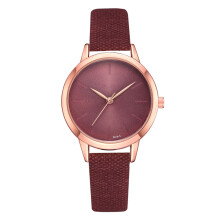 Klassisk analog dameklokke Elegant gaveinnpakning Vanntett moteklokke med myk skinnrem Luksuriøst kvartsurverk Enkelt stilig design For W
