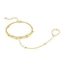 Ringarmbånd i gull, håndkjede, med anløpsbestandige materialer. Elegante allsidige gullsmykker for enhver anledning, jenter og kvinner, fasjonable