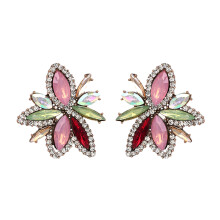 Attraktive Brosche für Damen, elegantes und modisches Accessoire aus strapazierfähigem, glänzendem Material – ideal als Geschenk für Frauen.